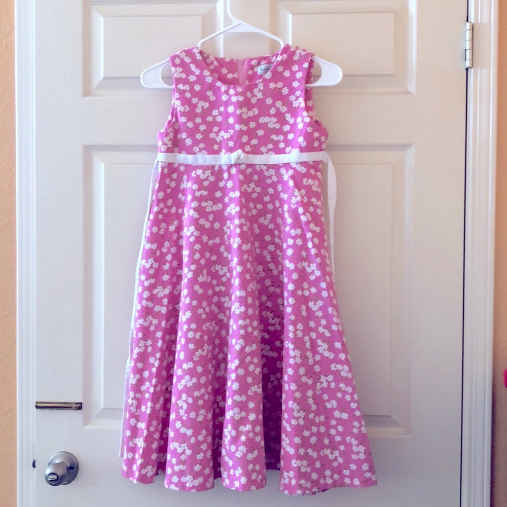 Girls flowered dress, beautiful, wrinkle resistant